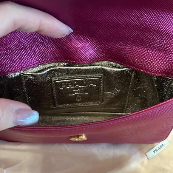 Beautiful pink Prada clutch - Picture 7 of 8